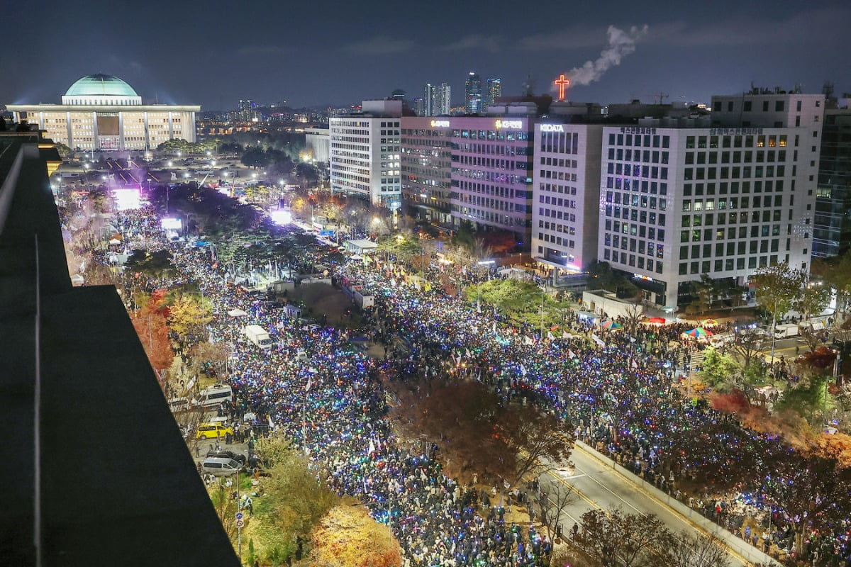 From Concert Halls to Civic Squares: How K-pop Light Sticks Became a Language of Solidarity